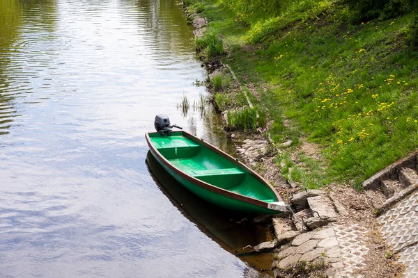 Angler Boat Moored Grassy Bank Sunny Day Summer — Stock Photo, Image