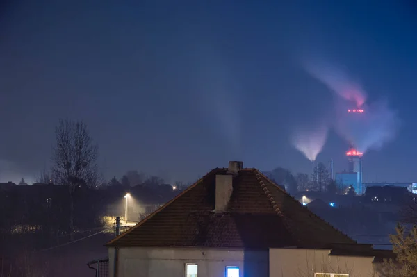 Зимовий Вечір Місті Ніч Дим Димоходів — стокове фото