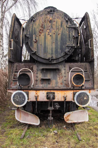 Eine Alte Und Baufällige Historische Pkp Dampflokomotive Steht Einem Düsteren — Stockfoto