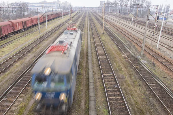 Elektriska Lok Vagnar Järnvägsinfrastruktur Molnig Höstdag — Stockfoto