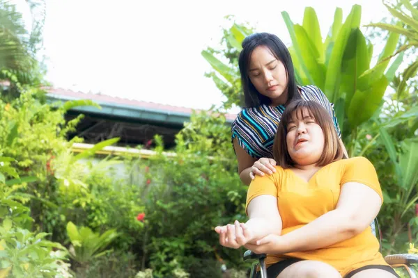 Female Patients Wearing Yellow Shirts Paralyzed Limb Weakness Sitting Wheelchair — Stock Photo, Image