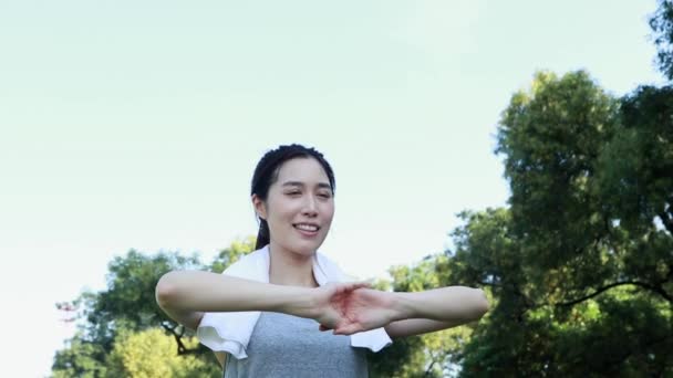 Asian Woman Uses Towel Wipe Her Sweat Standing Workout Spread — Stock Video