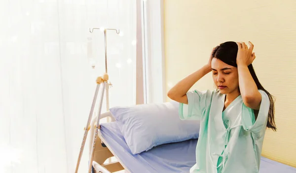 Άγχος Της Ασθενούς Που Νοσηλεύει Τους Ασθενείς Στο Νοσοκομείο Ασιάτισσες — Φωτογραφία Αρχείου