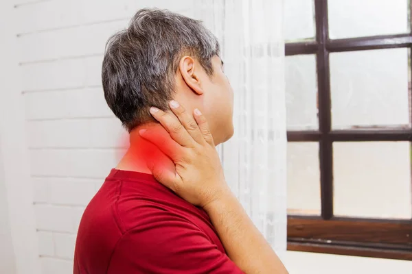 Gezondheidszorg Concept Aziatische Mannen Hebben Nekpijn Achterhoofd Regio Veroorzaakt Door — Stockfoto