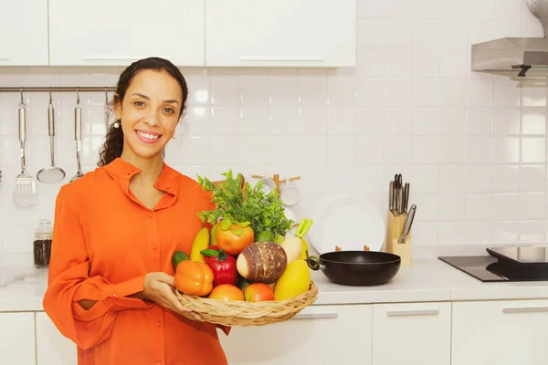 Happy Hispanic Smiling Woman Holding Fruit Tray Kitchen Portrait Beautiful — стоковое фото