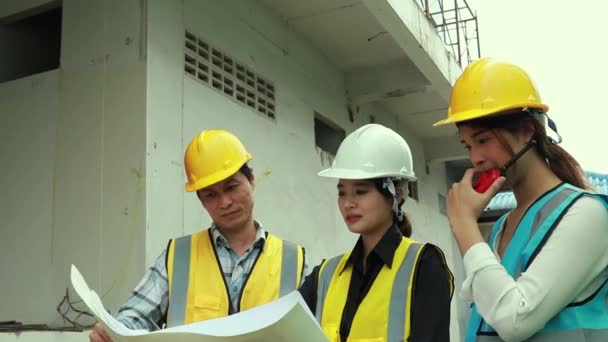 Équipe Travailleurs Construction Ingénieurs Architectes Professionnels Asiatiques Hommes Femmes Travaillant — Video