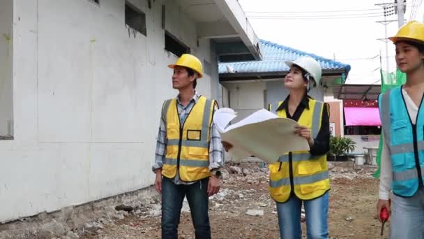 Equipe Trabalhadores Construção Civil Engenheiros Arquitetos Profissionais Asiáticos Homens Mulheres — Vídeo de Stock