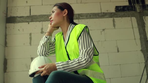 Beautiful Asian Female Foreman Architect Sits Helmet Break Construction Site — Stock Video