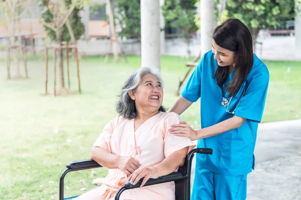 Asian Doctor Woman Attractive Young Looking Taking Care Elderly Woman — Fotografia de Stock