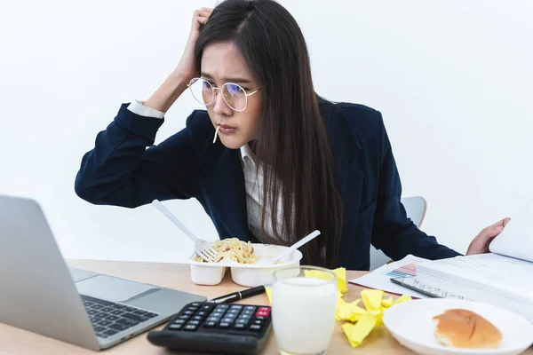 Asian Business Woman Busy Work She Eats While Working Because —  Fotos de Stock