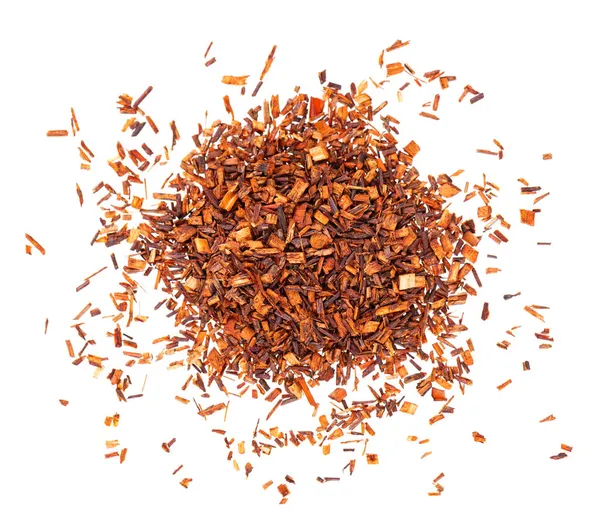 Rooibos rött te, isolerad på vit bakgrund. Traditionellt örtte och ekologiskt te. Ovanifrån. — Stockfoto