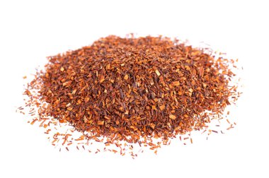 Rooibos kırmızı çayı, beyaz arka planda izole edilmiş. Geleneksel bitki ve organik çay