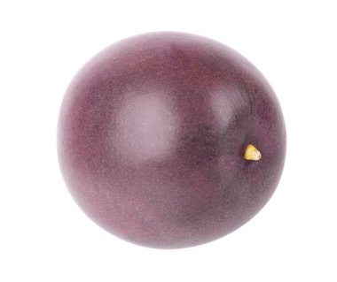 Beyaz arka planda izole edilmiş tutku meyveleri. Tam tutku meyvesi ya da marakuya, egzotik meyve. Kesme yolu.