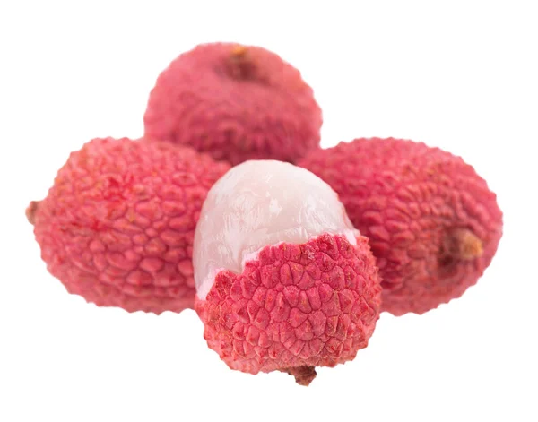 Frutto litchi isolato su fondo bianco. Tropicale esotico frutta fresca matura. Litchi chinensis. Percorso di ritaglio. — Foto Stock