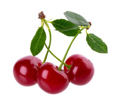 Beyaz arka planda izole edilmiş kiraz. Tatlı kirazlı kırmızı çilek. Kesme yolu