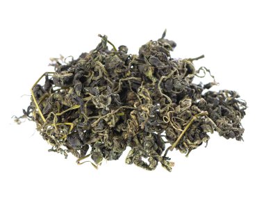 Kuru gynostemma pentaphyllum yaprağı beyaz siyah zeminde izole edilmiş. Jiaogulan veya Mucize Çim. Çin bitkisel çayı