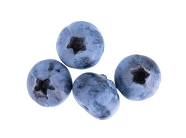 Beyaz arka planda izole edilmiş taze yaban mersini. Böğürtlen ya da böğürtlen. Kesme yolu. Üst görünüm