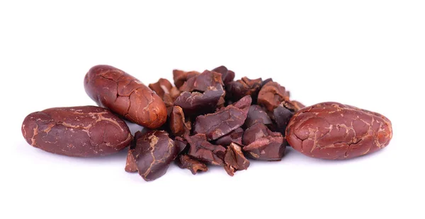 Geschälte Kakaobohnen Isoliert Auf Weißem Hintergrund Geröstete Und Aromatische Kakaobohnen — Stockfoto