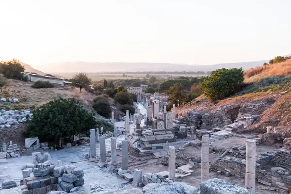 古代都市における摂氏図書館の遺跡 エペソ トルコ美しい夏の日に 8月12 2021 Izmir トルコ — ストック写真