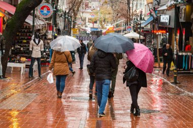 İstanbul Maltepe 'de de insanlar yağmurda yürüyor, 21 Ocak, 21 Ocak, İstanbul, Türkiye
