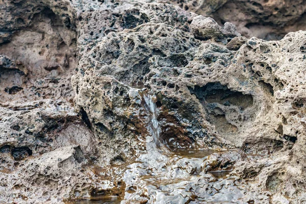 海による流星のような岩 — ストック写真