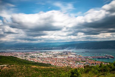 Türkiye - 19 Mayıs 2022: Kocaeli Korfez ilçesi ve ilçedeki Tpra rafinerisi