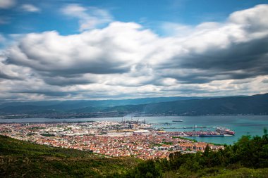 Türkiye - 19 Mayıs 2022: Kocaeli Korfez ilçesi ve ilçedeki Tpra rafinerisi