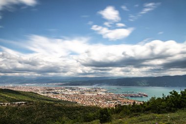 Türkiye - 19 Mayıs 2022: Kocaeli Korfez ilçesi ve ilçedeki Tpra rafinerisi