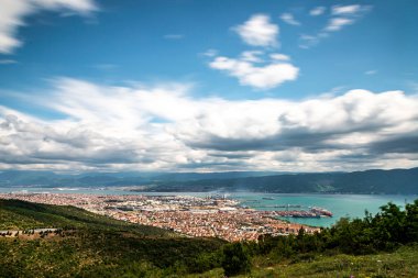 Türkiye - 19 Mayıs 2022: Kocaeli Korfez ilçesi ve ilçedeki Tpra rafinerisi