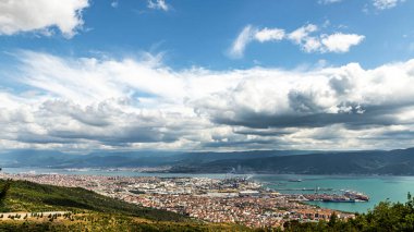 Türkiye - 19 Mayıs 2022: Kocaeli Korfez ilçesi ve ilçedeki Tpra rafinerisi