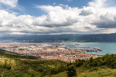 Türkiye - 19 Mayıs 2022: Kocaeli Korfez ilçesi ve ilçedeki Tpra rafinerisi