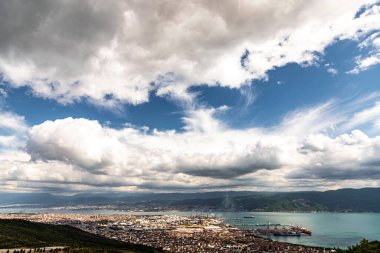 Türkiye - 19 Mayıs 2022: Kocaeli Korfez ilçesi ve ilçedeki Tpra rafinerisi