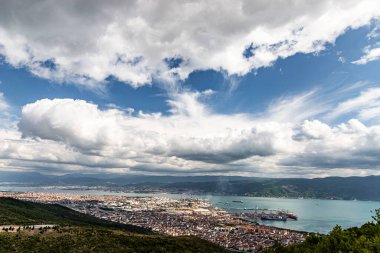 Türkiye - 19 Mayıs 2022: Kocaeli Korfez ilçesi ve ilçedeki Tpra rafinerisi