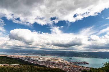 Türkiye - 19 Mayıs 2022: Kocaeli Korfez ilçesi ve ilçedeki Tpra rafinerisi