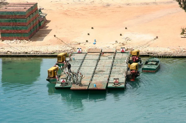 Soldiers Constructing Pontoon Raft River — Fotografia de Stock