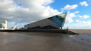 Hull, İngiltere 'deki modern deniz yaşam merkezi.