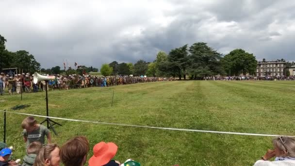 维京人和盎格鲁撒克逊战士的战斗场景 — 图库视频影像