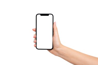 Beyaz arka planda boş ekranı olan akıllı telefonu tutan kadın. Telefon modeli.
