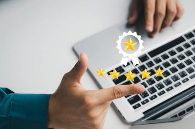 Kullanıcı çevrimiçi başvuruda hizmet deneyimine derecelendirme verir, Müşteri memnuniyet değerlendirmesi anket konsepti, Müşteri iş sıralamasında itibar sağlayacak hizmet kalitesini değerlendirebilir.