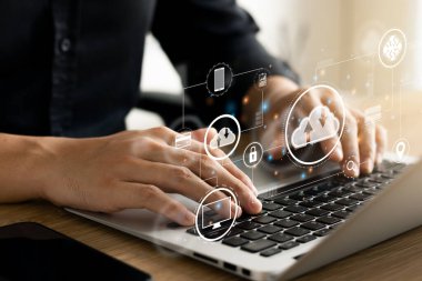 Gelecekteki Veri Ağı 'nda gösterilecek bulut transferi için internet sunucu hizmetlerine bağlı bilgisayar iş ağı fikirleri için çevrimiçi bilgisayar teknolojisi ve depolama.