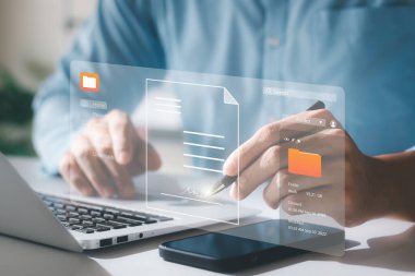 Elektronik imza konsepti, iş adamları dijital belgeler, kağıtsız ofis, gelecekteki iş sözleşmesi imzaları.