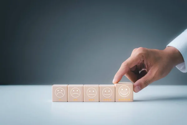 Customer Satisfaction Survey Concept Customer Hand Selects Wooden Cube Smiley — Foto de Stock