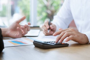 İş takım çalışması Kâr ve Maliyeti Hesaplayıcı, Büyüme Çizelgesi Analizi ve Yatırım, Satış kârı ve uzun vadeli planları maksimuma çıkarmak için iş planlaması ve stratejileri.