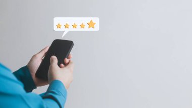 Memnuniyet Anketi Konsepti Müşteri Kalite Değerlendirmesi, Akıllı Telefon, Hizmet veya Ürün Değerlendirmesi, 5 Yıldız Puanı.