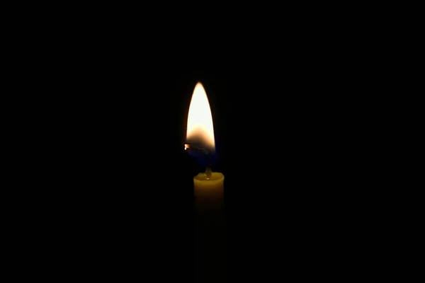 Die Kerze Der Hoffnung Auf Schwarzem Grund — Stockfoto