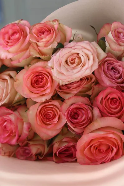 Bukiet Różowo Beżowe Kwiaty Róż Uroczystości — Zdjęcie stockowe