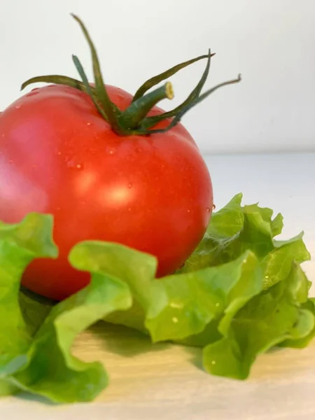 Tomates Verduras Com Alface Verdes — Fotografia de Stock