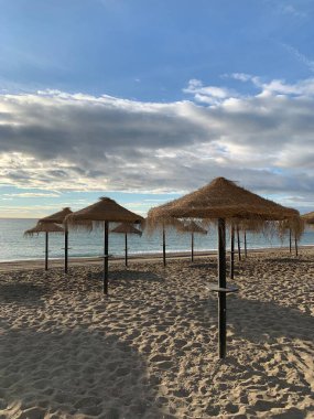  Sahilde gün batımında Güzel gökyüzü