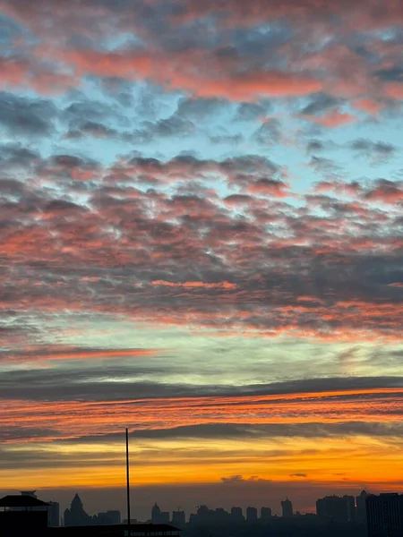 Неймовірно Красивий Схід Сонця Тлі Великого Міста — стокове фото