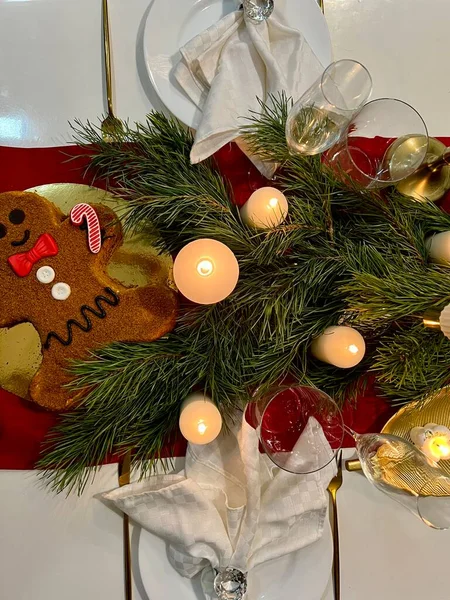 Christmas Gingerbread Cookies Celebration Table — стоковое фото